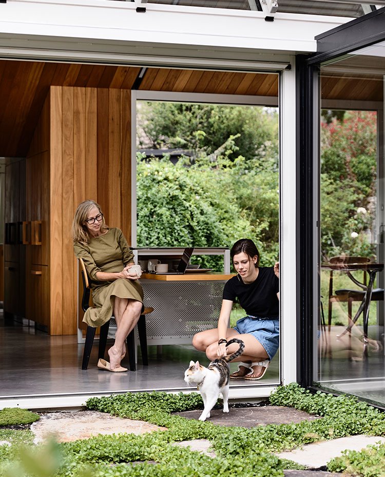 Apertura-a-jardín-desde-cocina,-junto-al-office