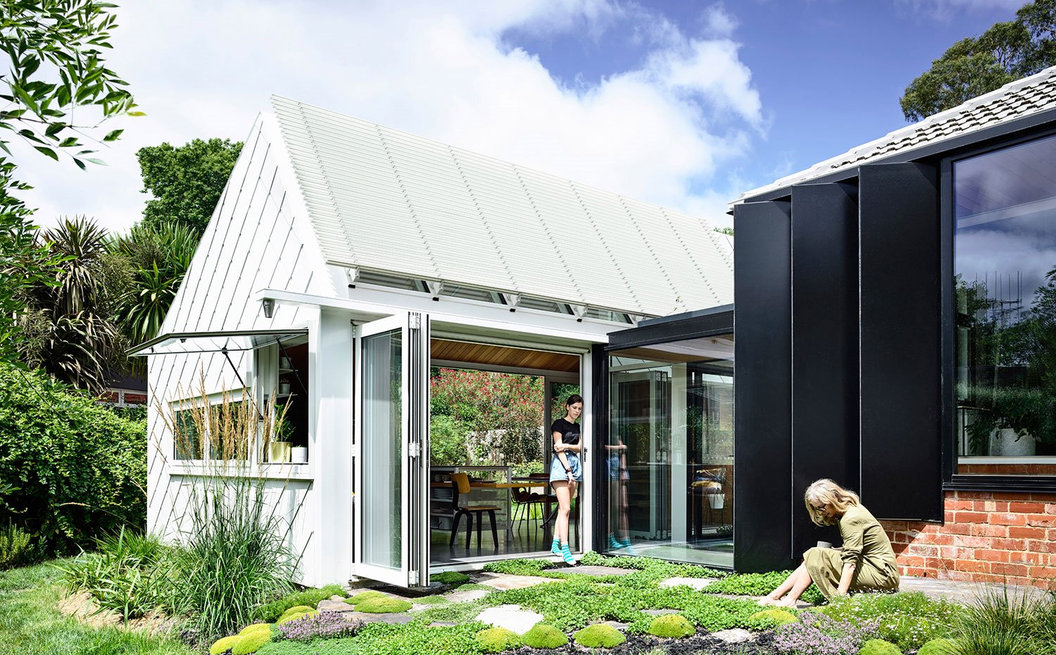 Cerramiento-con-hojas-plegables-de-zona-cocina-a-exterior