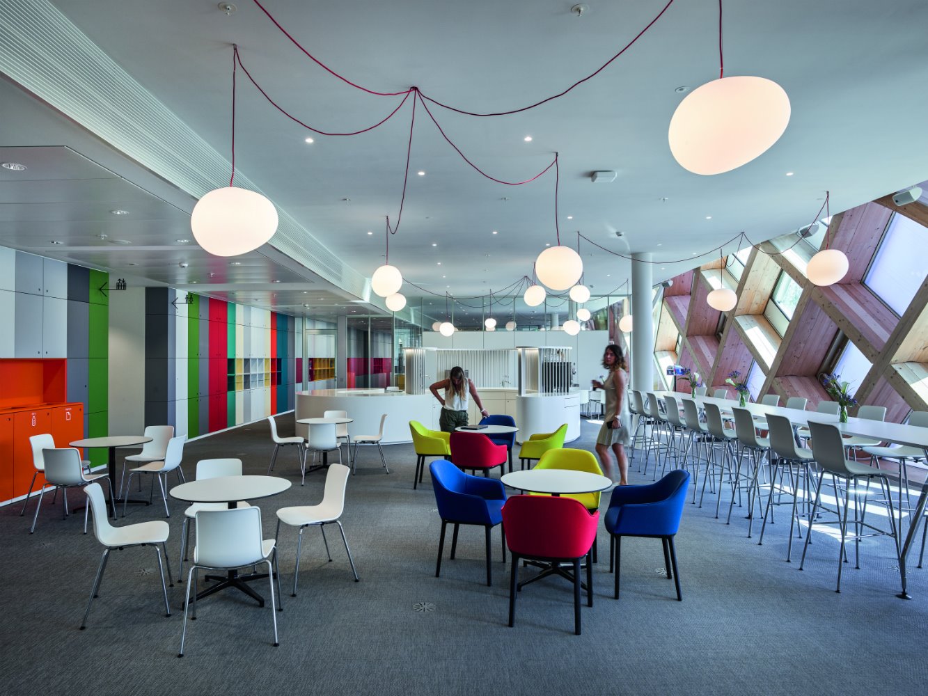 Cafetería Nueva sede de Swatch en la ciudad suiza de Biena por Shigeru Ban 