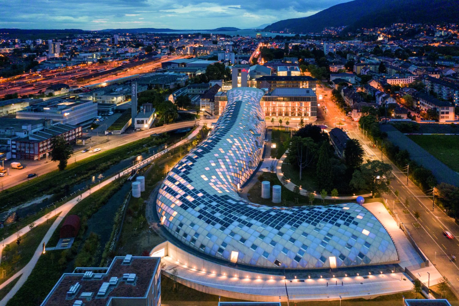 Nueva sede de Swatch en la ciudad suiza de Biena por Shigeru Ban 