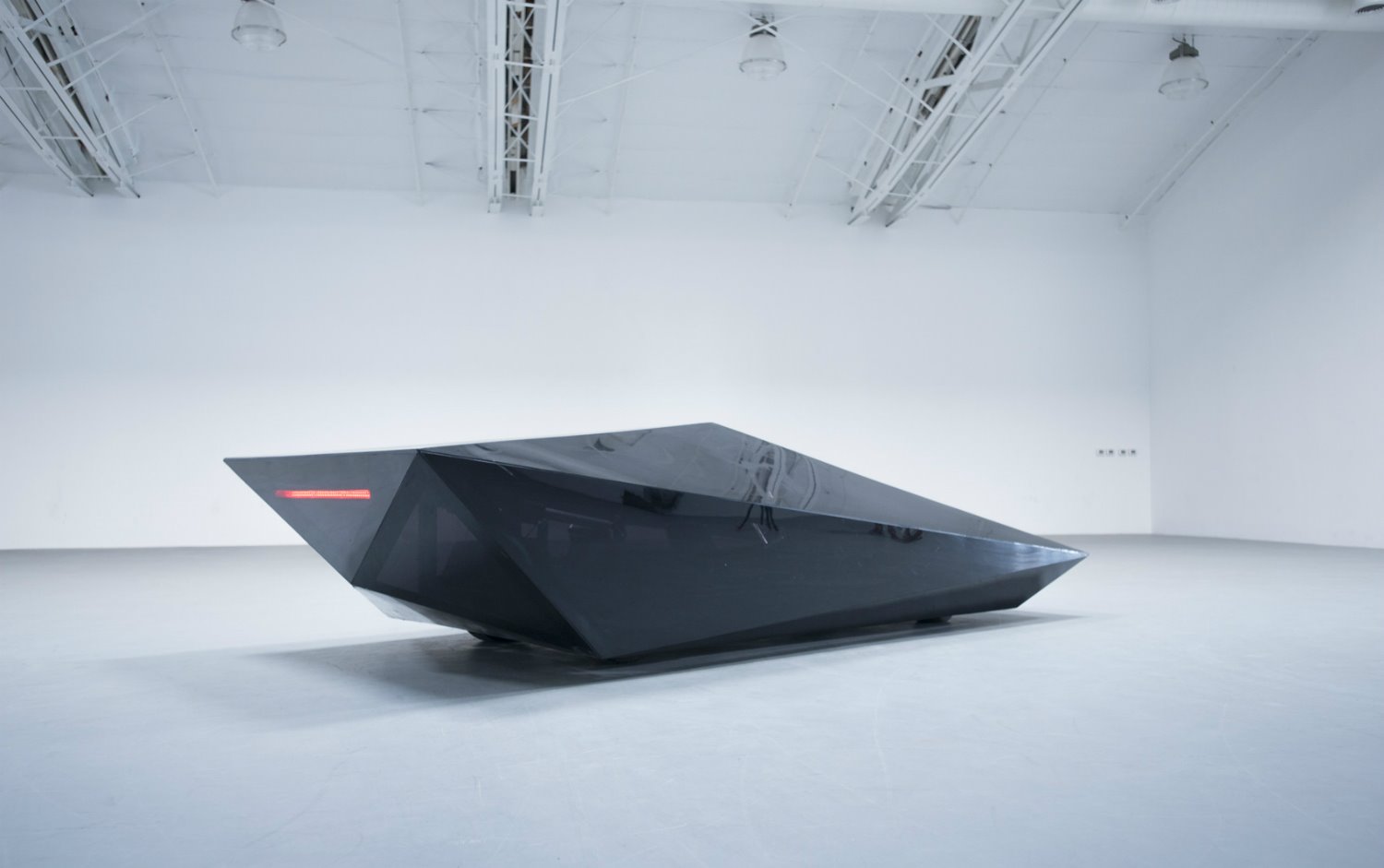 Lo-Res Car Sculpture de United Nude