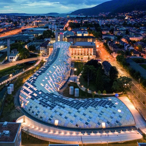 Nueva sede de Swatch en la ciudad suiza de Biena por Shigeru Ban 