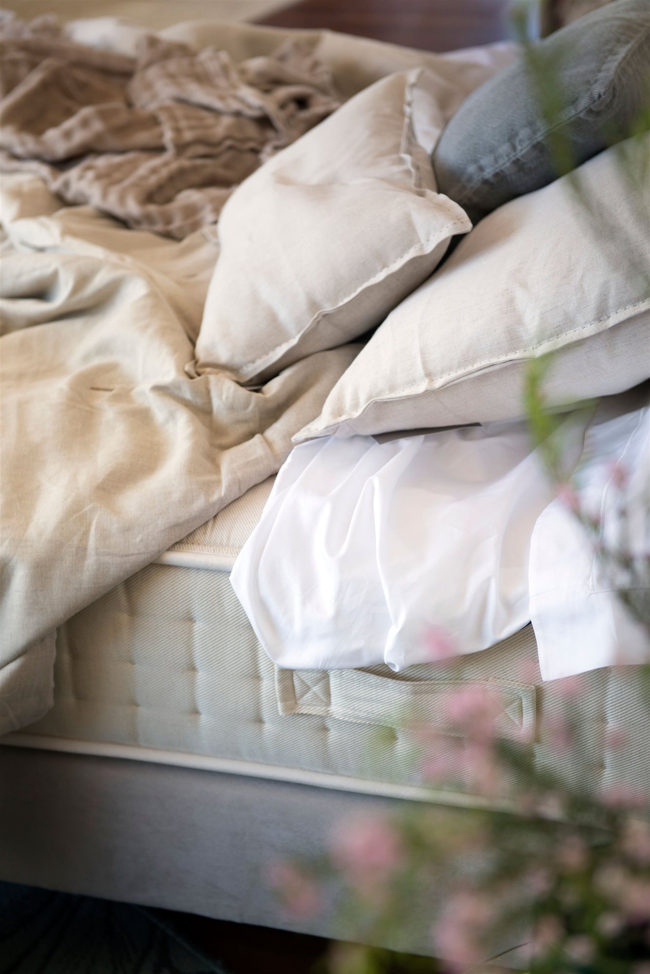 cama deshecha colchón Zora Senttix_15841hpr 365b0051d37d8ef