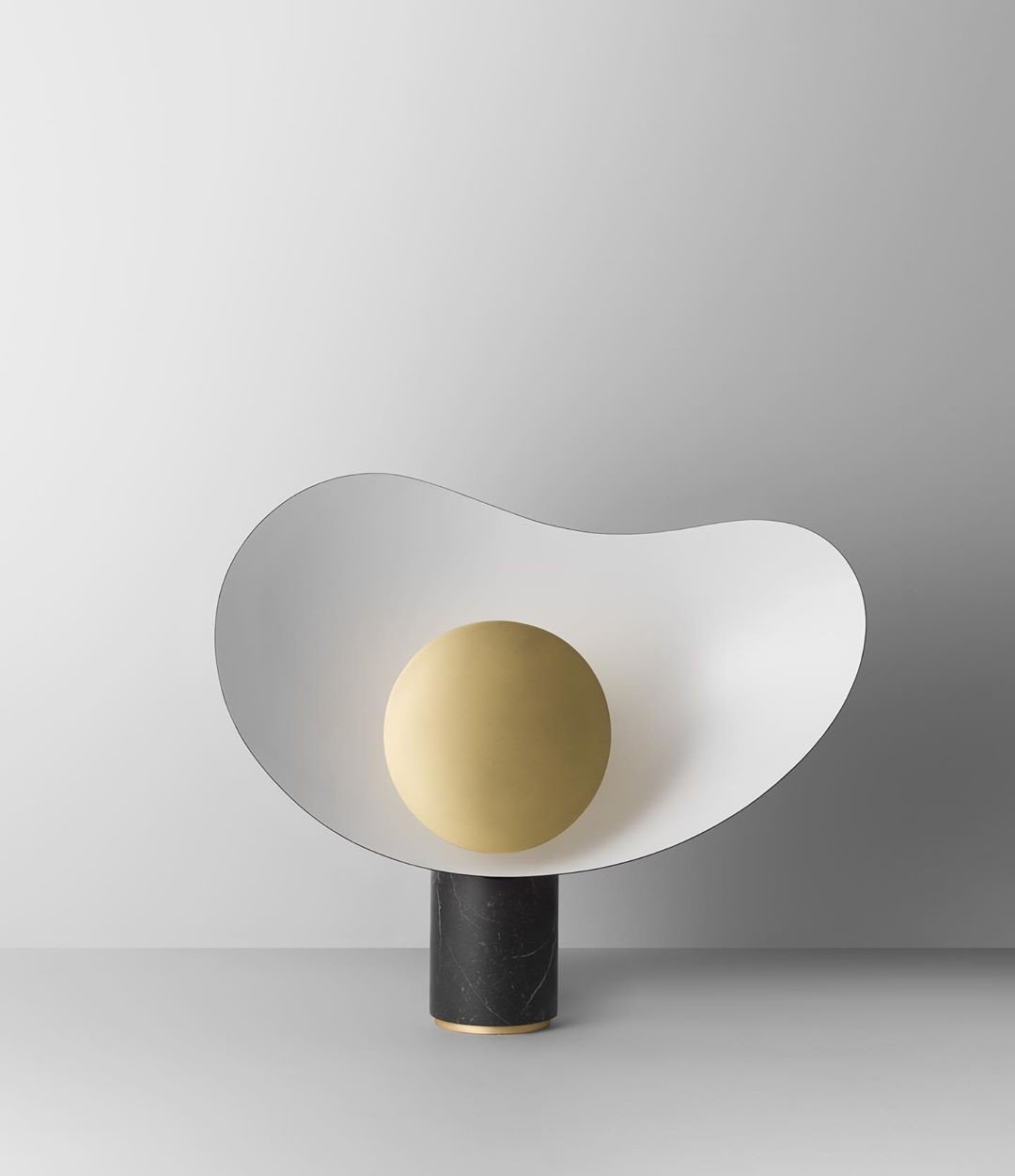 Lampara Earth to Sky de Doshi Levien 
