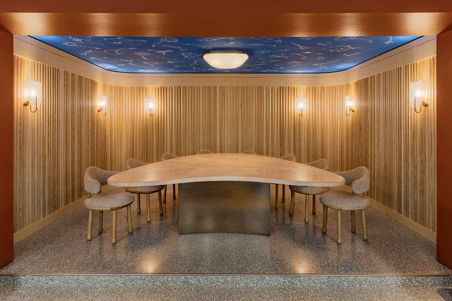 mesa-para-grupos-en-restaurante-cool-de-Londres-The-Connaught