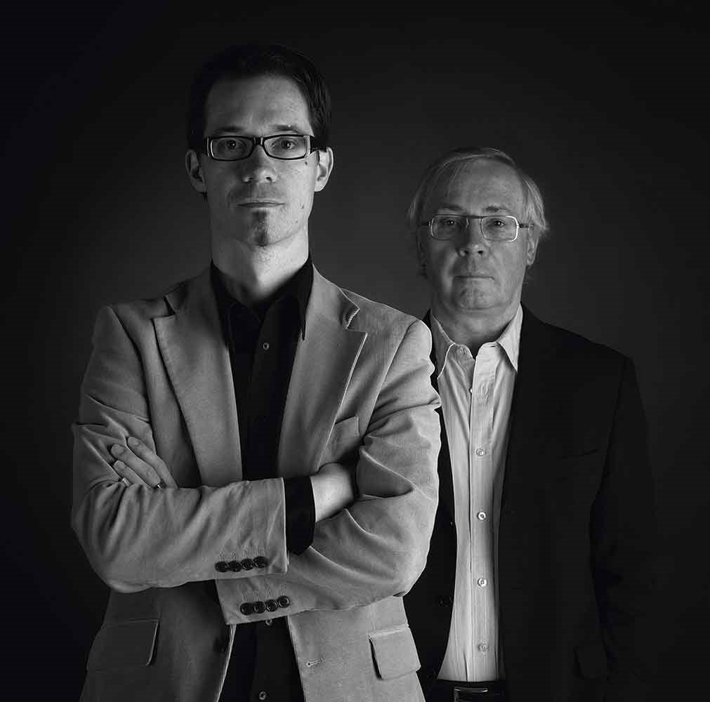 Los diseñadores Serge y Robert Cornelissen, autores de la colección de lámparas Kwic. 