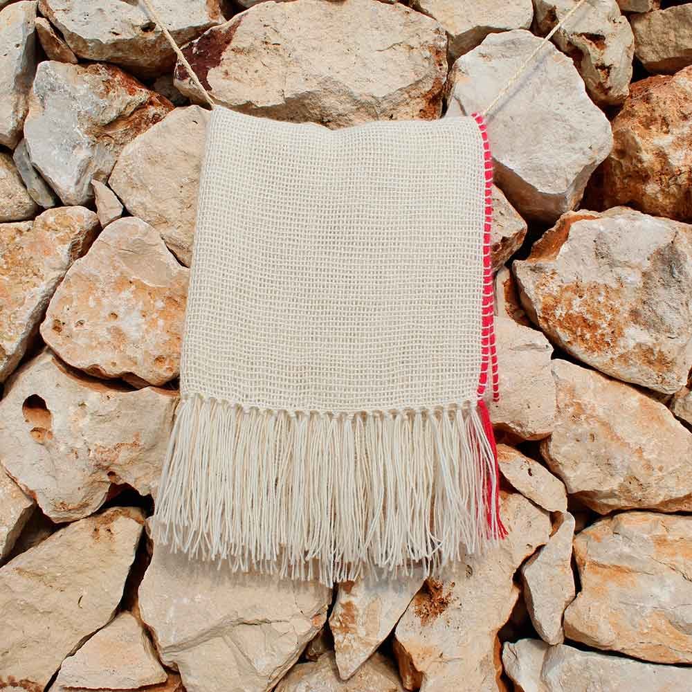 El tono Living Coral es, según Pantone, el color del año. Un tono que también se manifiesta en la nueva colección de Tunki Crafts. 