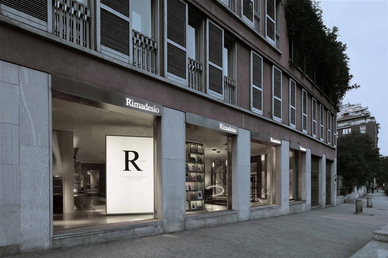 Rimadesio Rbooks fachada libreria temporal Milan