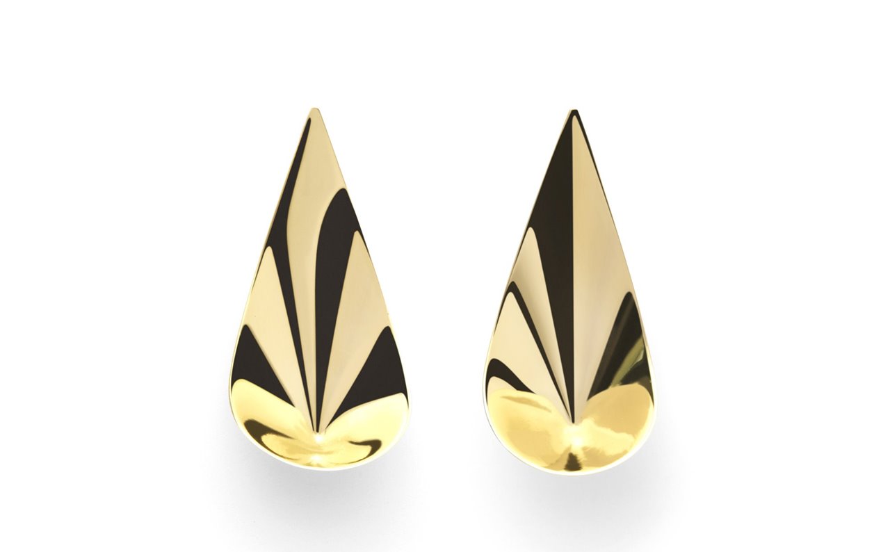 Los pendientes de hojas pequeñas de la colección Leaf de Misui. 