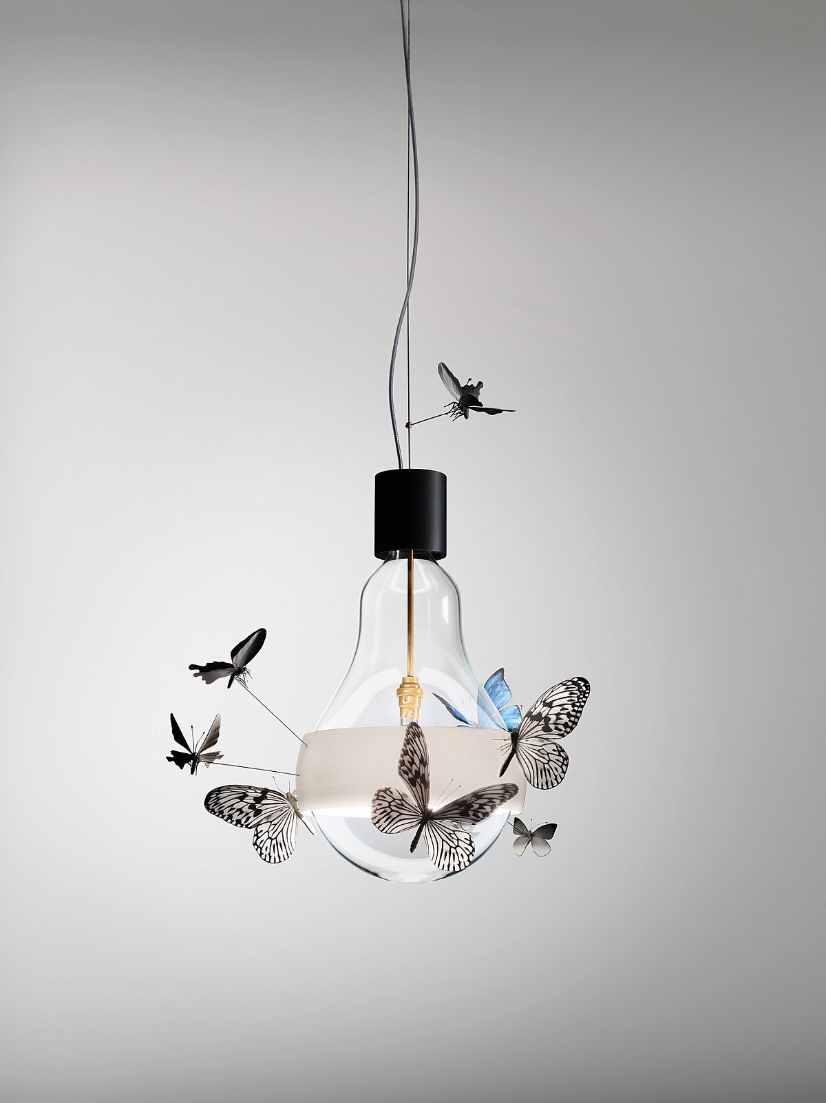 Bombilla con mariposas Flatterby de Ingo Maurer