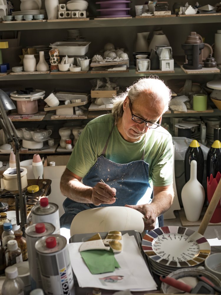 Alessandro Mendini en su taller