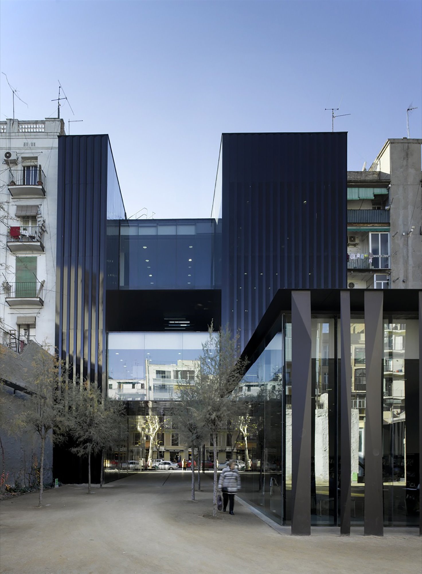 Biblioteca Sant Antoni en Barcelona por Joan Oliver RCR Arquitectes 