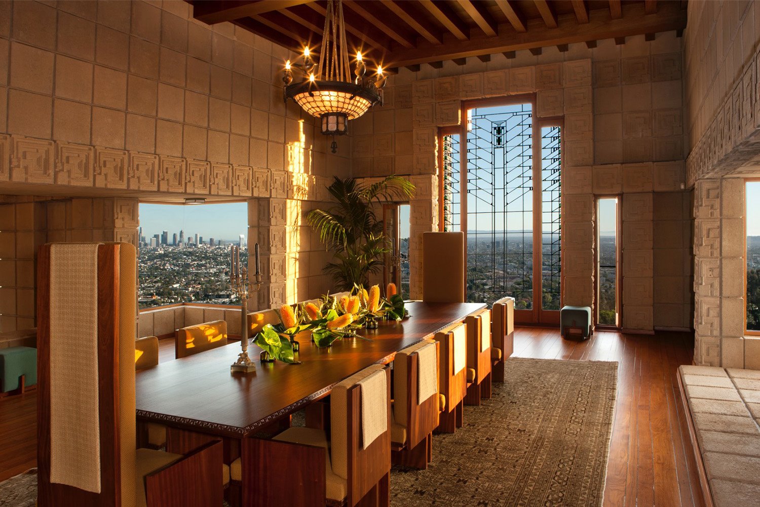 ennis house comedor