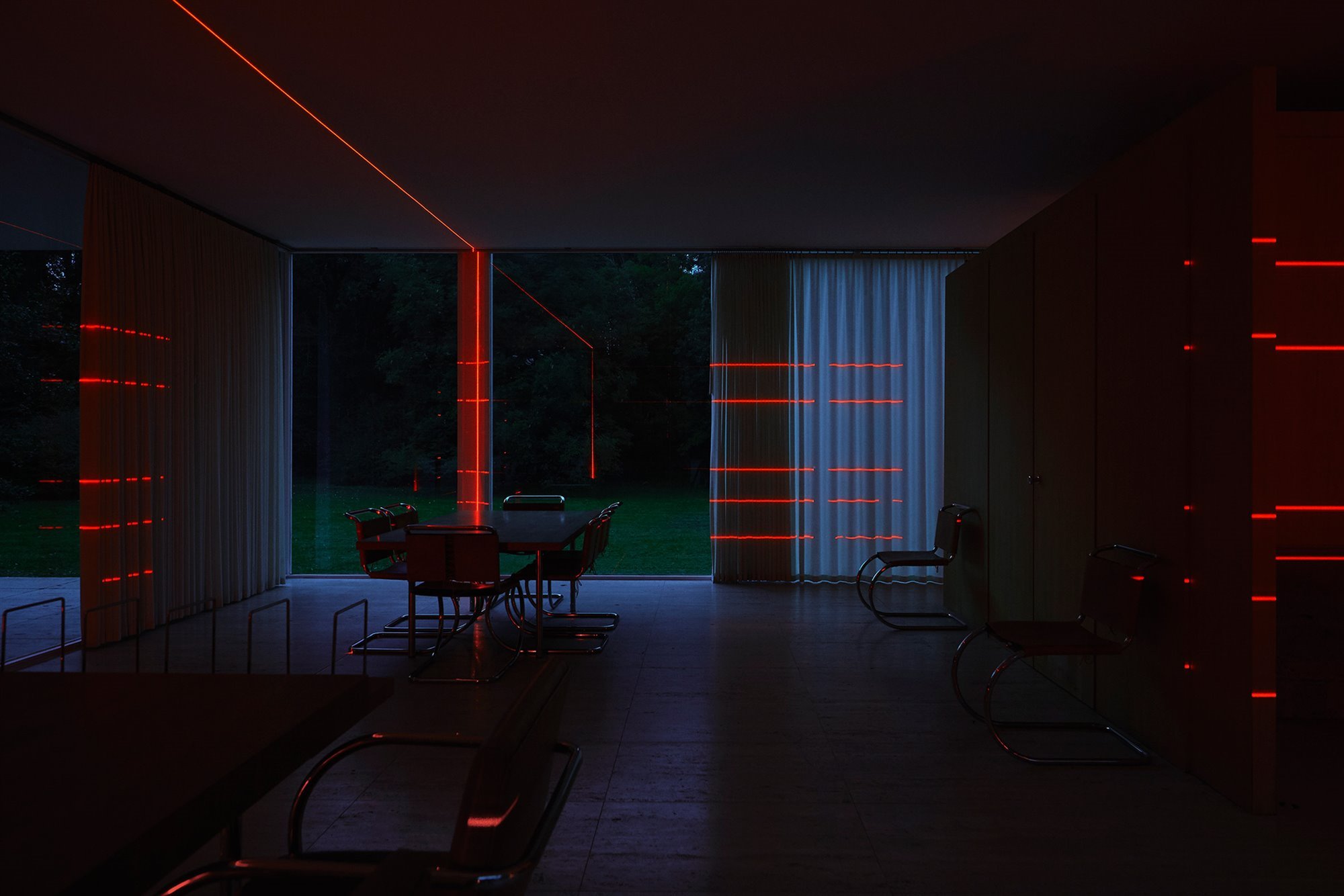 mies-van-der-rohe-farnsworth-interior