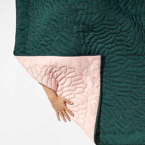 colcha-y-lampara-de-diseno-ionna-vautrin