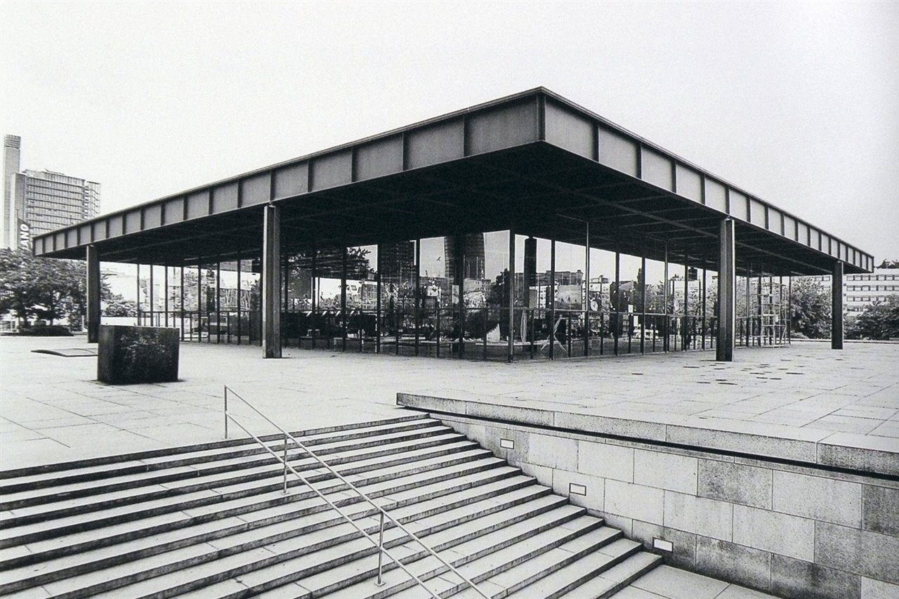 La Neue Nationalgalerie de Berlín fue el último proyecto de Mies van der Rohe. Se inauguró en 1968 poco después de su muerte.