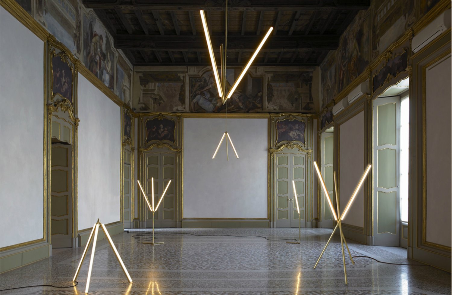 Lit Lines de Michael Anastassiades para Nilufar