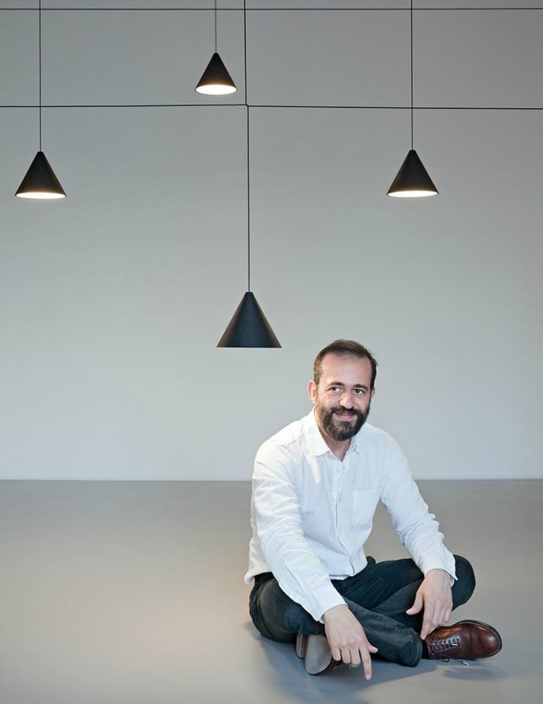 Retrato vertical de Michael Anastassiades