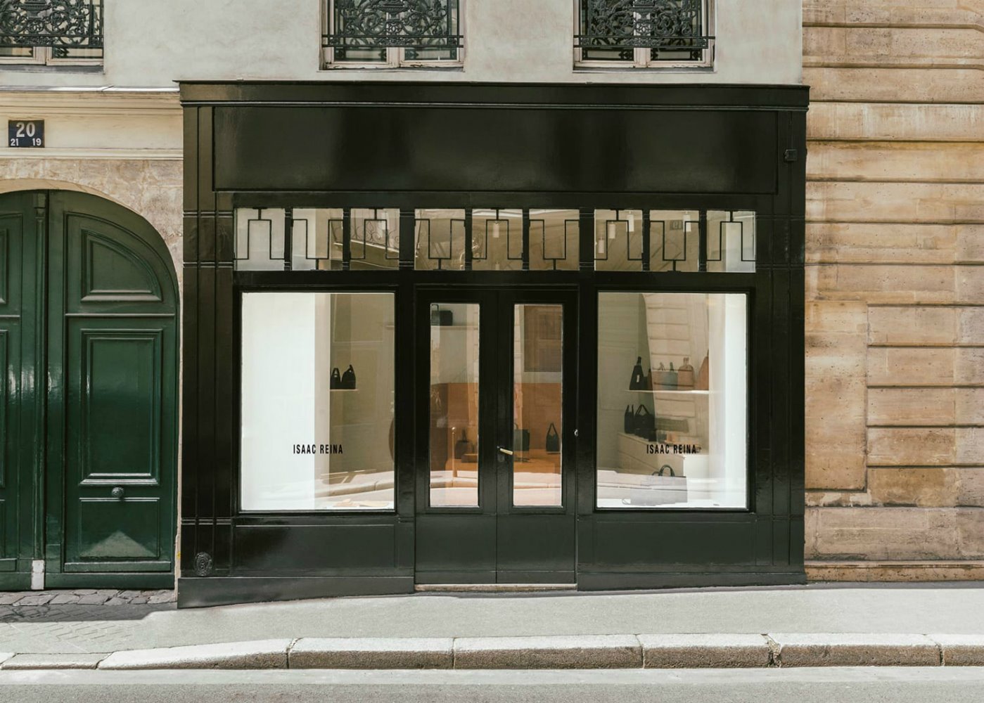 Boutique de Isaac Reina en París por Bernard Dubois 