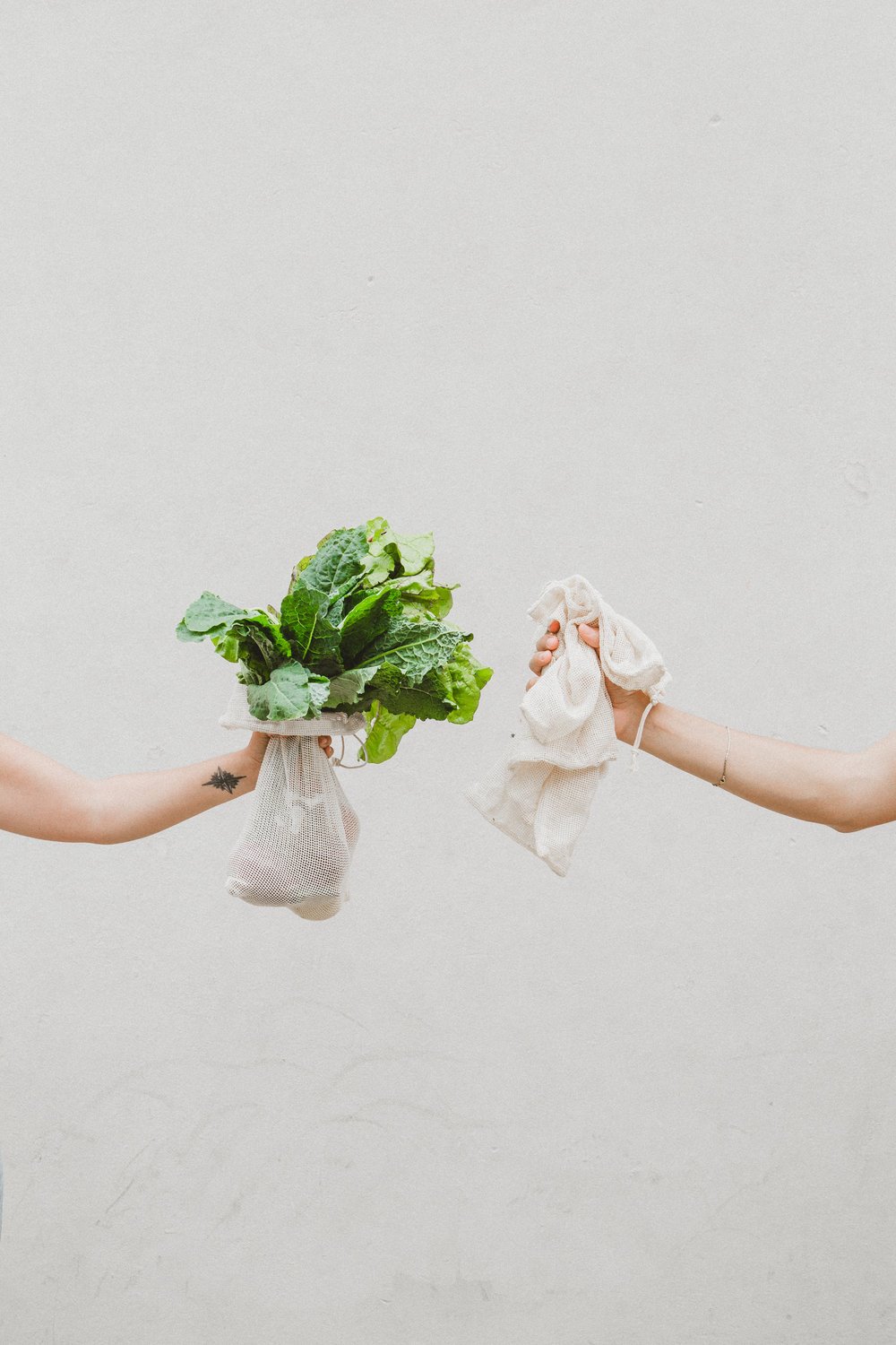 Las bolsas de tela son perfectas para comprar verduras y conservarlas en casa. Cada vez más empresas apuestan por este tipo de consumo.