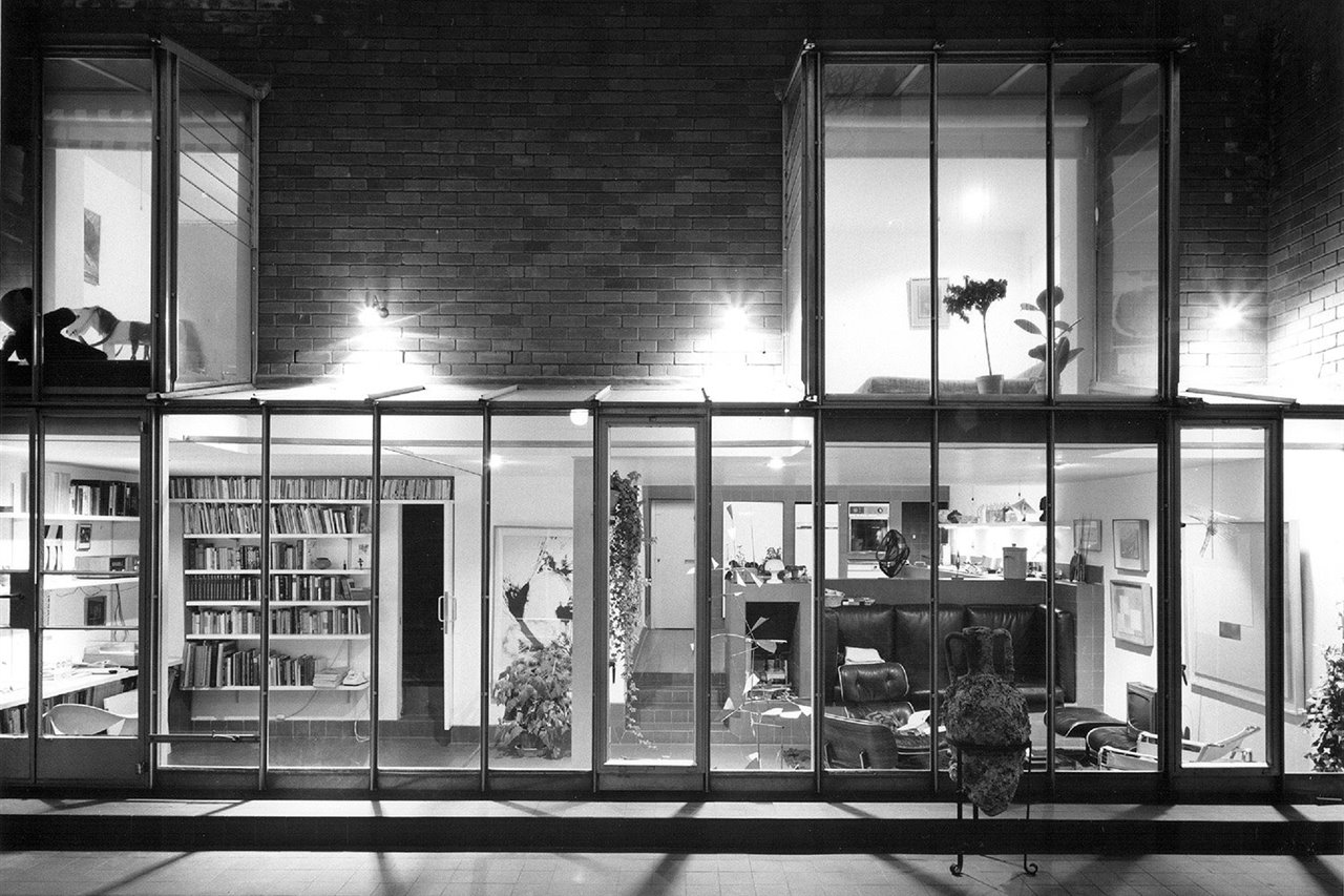 Uno de sus primeros proyectos destacados, la casa Murray Mews (1966) fue pionera en el diseño de las viviendas actuales al conectar la cocina con el salón.