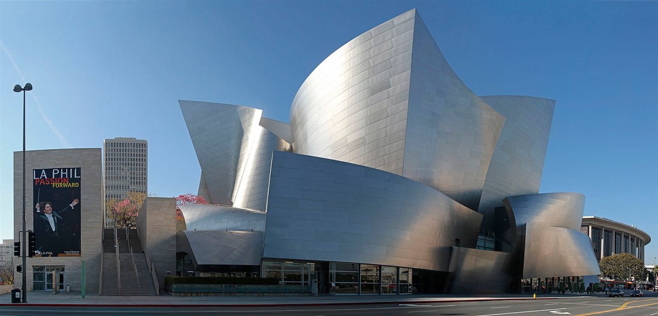 El auditorio Walt Disney de los Angeles se construyó después del Guggenheim, pero su diseño es anterior. 