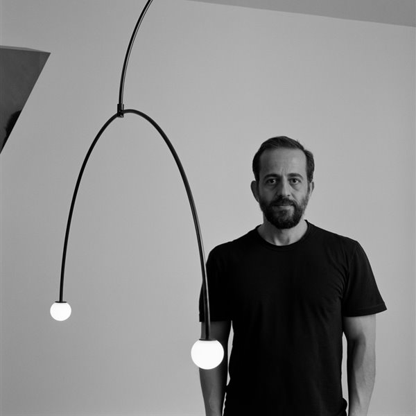 Michael Anastassiades es el diseñador del momento por diseños como estos 