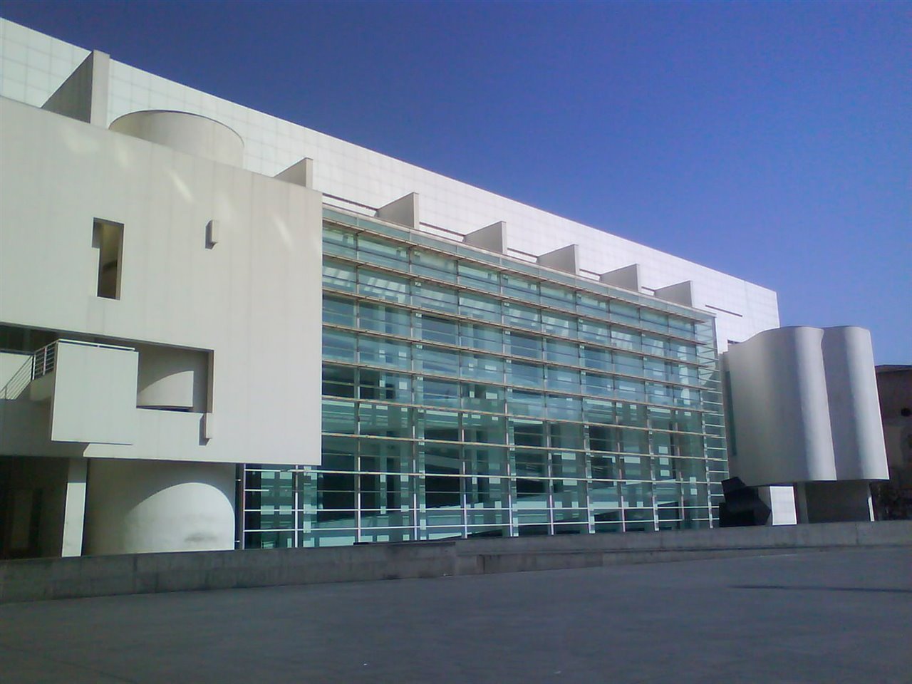 El museo Macba, en el Raval de Barcelona, contribuyó a mejorar la imagen del barrio. 