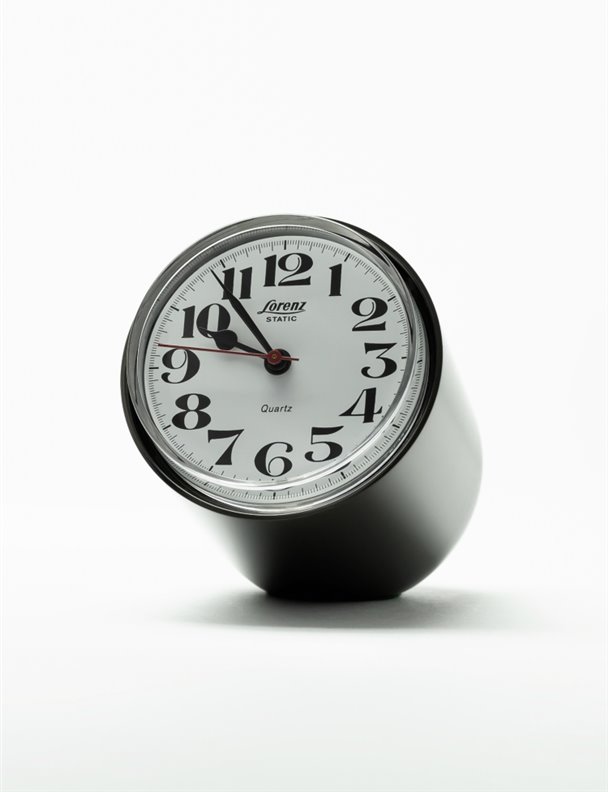 El célebre reloj de sobremesa Static de Richard Sapper vuelve más renovado que nunca