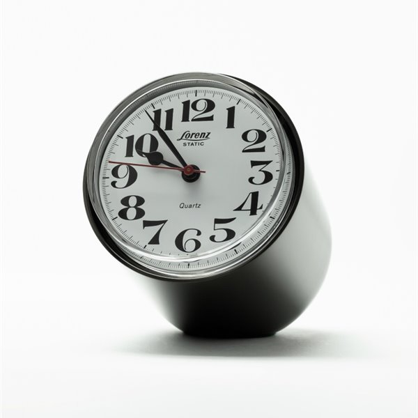 El célebre reloj de sobremesa Static de Richard Sapper vuelve más renovado que nunca