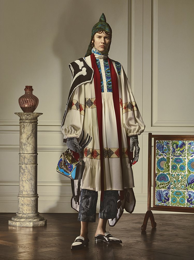 coleccion-de-la-marca-Loewe-inspirada-en-William-de-Morgan