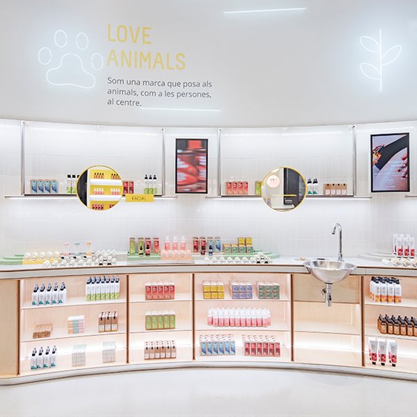 nueva-tienda-de-cosmeticos-en-Portaferrissa-Barcelona-con-reforma-de-Culdesac