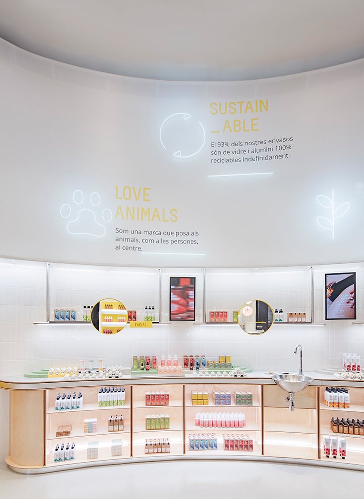 nueva-tienda-de-cosmeticos-en-Portaferrissa-Barcelona-con-reforma-de-Culdesac