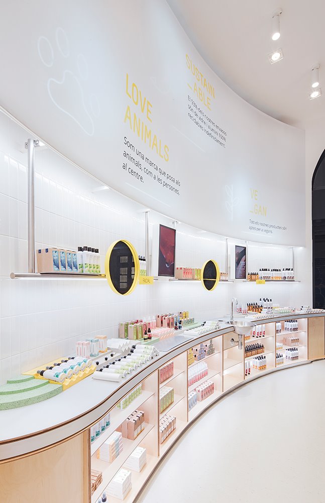 tienda-de-belleza-freshly-en-barcelona-con-reforma-de-culdesac