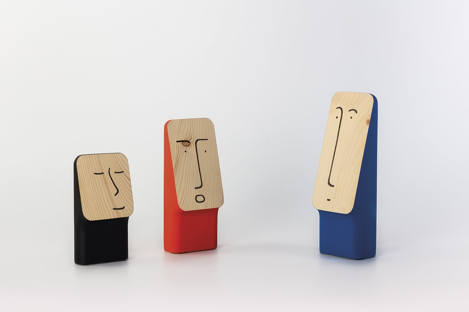 estatuas de madera de Iona VAutrin para regalar en NAvidad