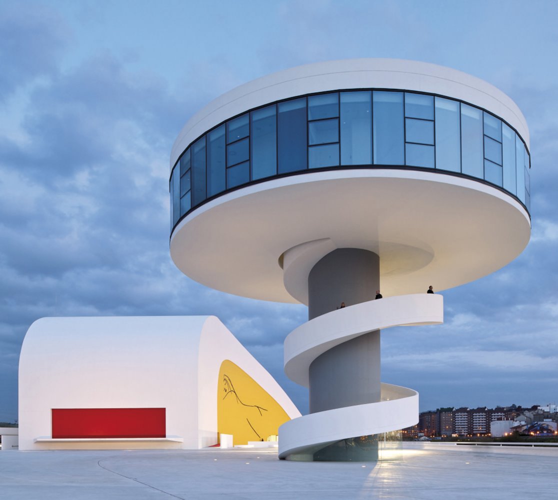 Centro Cultural Internacional Oscar Niemeyer en Avilés, Asturias (2011), el único proyecto del arquitecto brasileño en España.