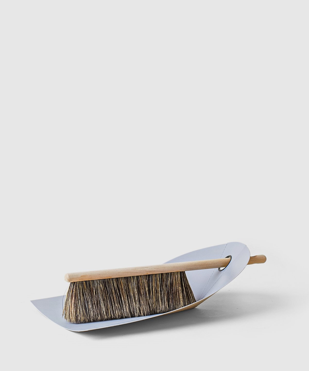Cepillo recogedor de madera de la nueva tienda de Marie Kondo Kon Mari