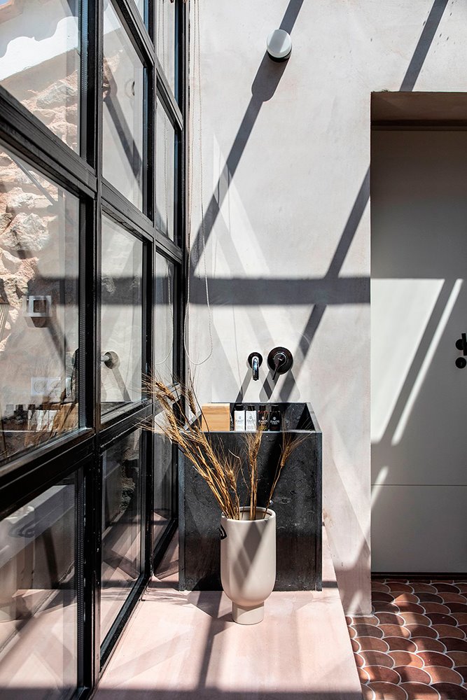 web-hotel-boutique-monsieur-didot-Atenas-terraza-interior-lavamanos