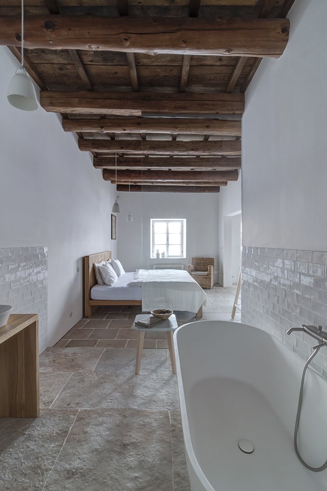 hotel mezi plutky rep checa