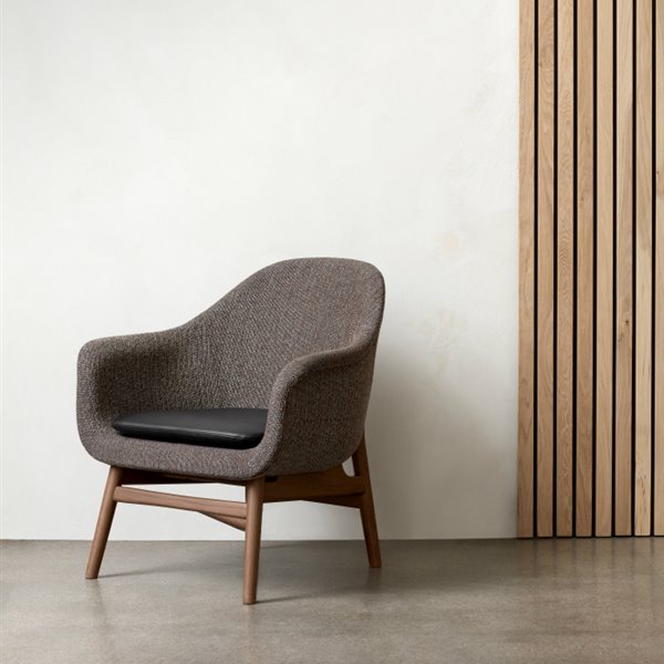 Norm Architects diseña el sillón y la silla que más alegrías te darán cuando llegues a casa