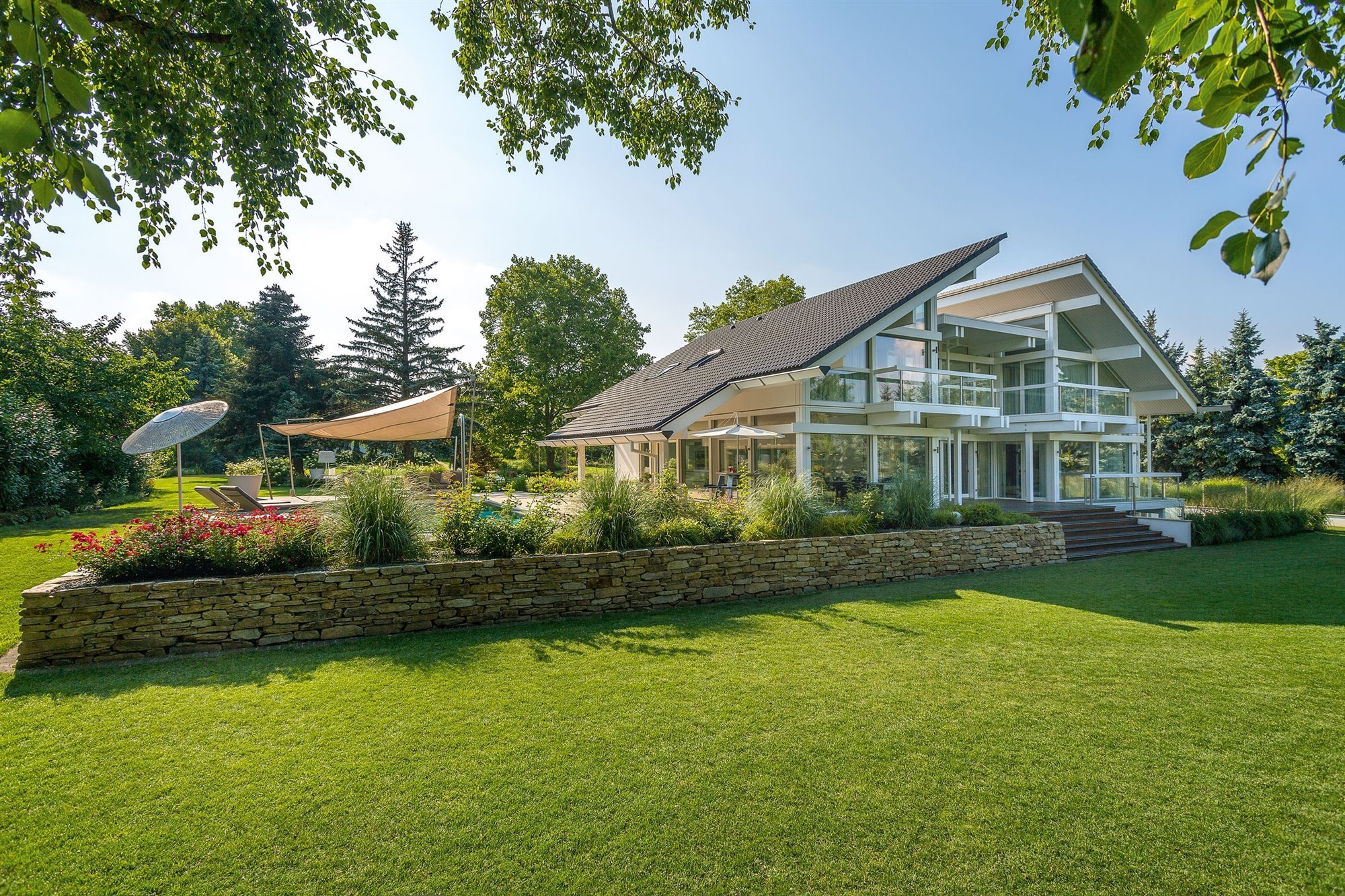 huf haus antonio banderas