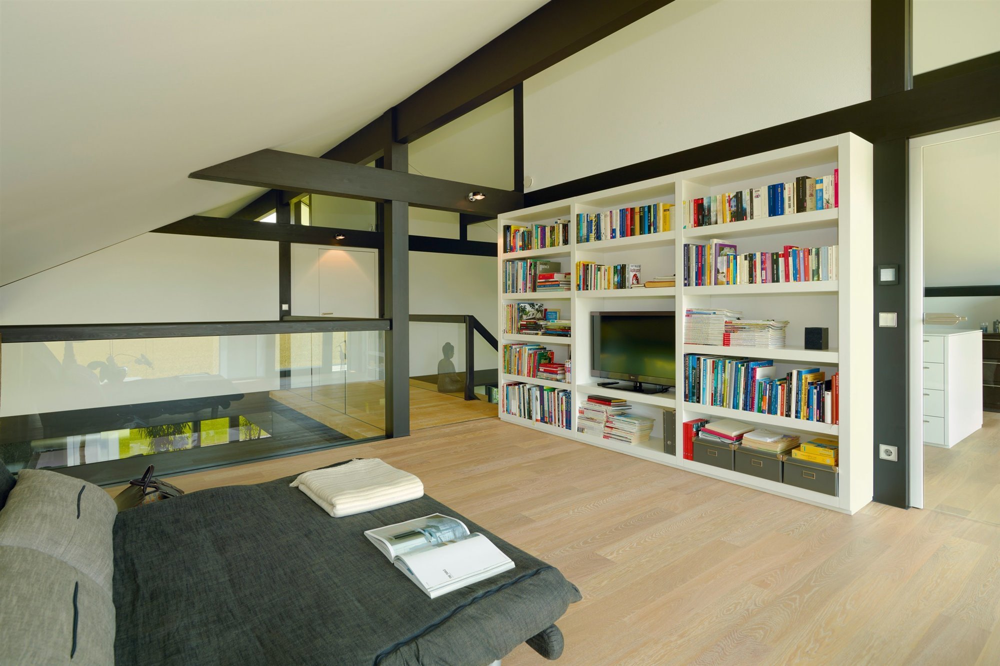 huf haus sala de estar librería