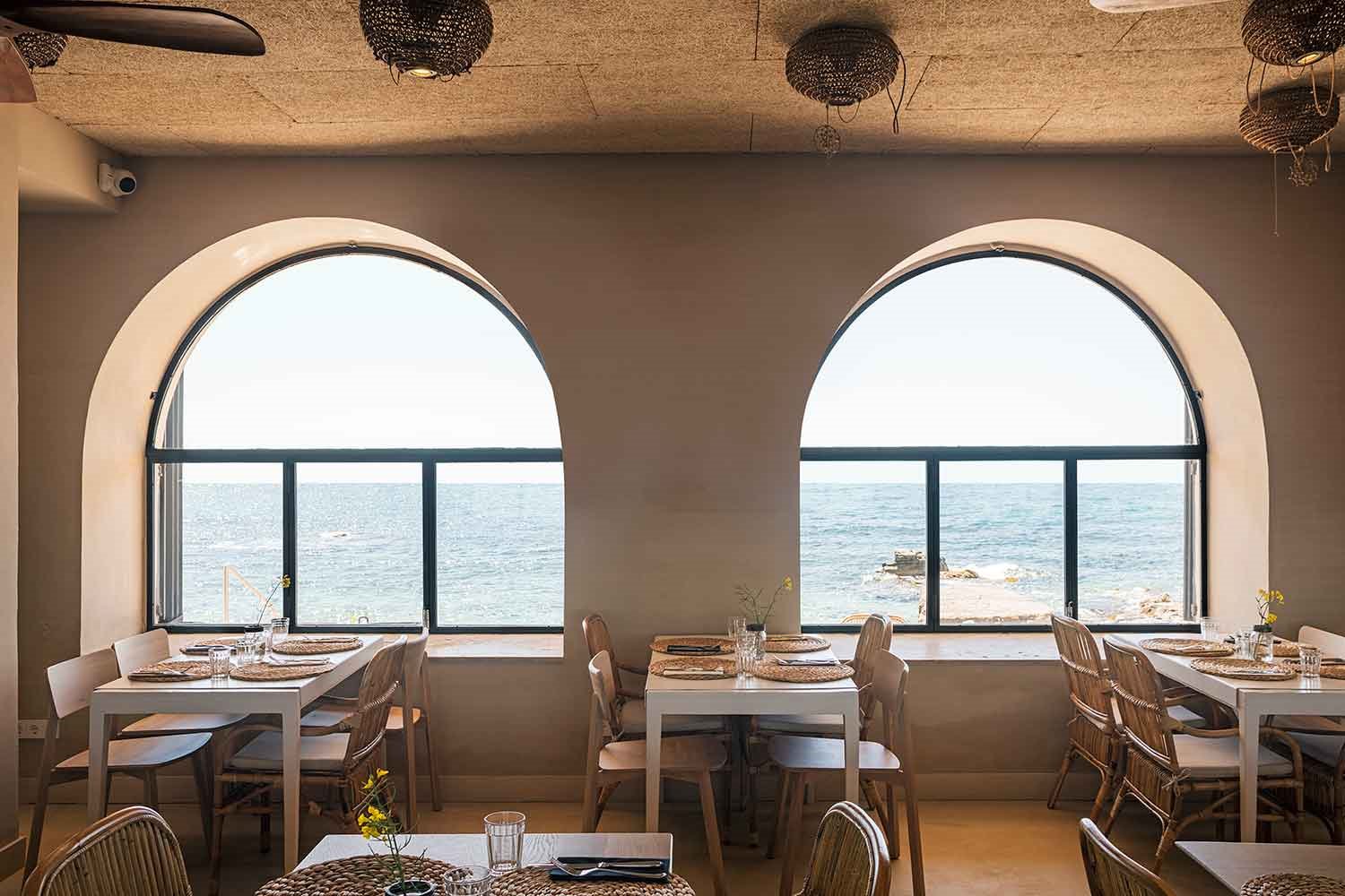 restaurante-TRAGAMAR del-estudio-Tarruella-Trench-con-vistas-al-mar-en-la-costa-brava-MeritxellArjalaguer 2392