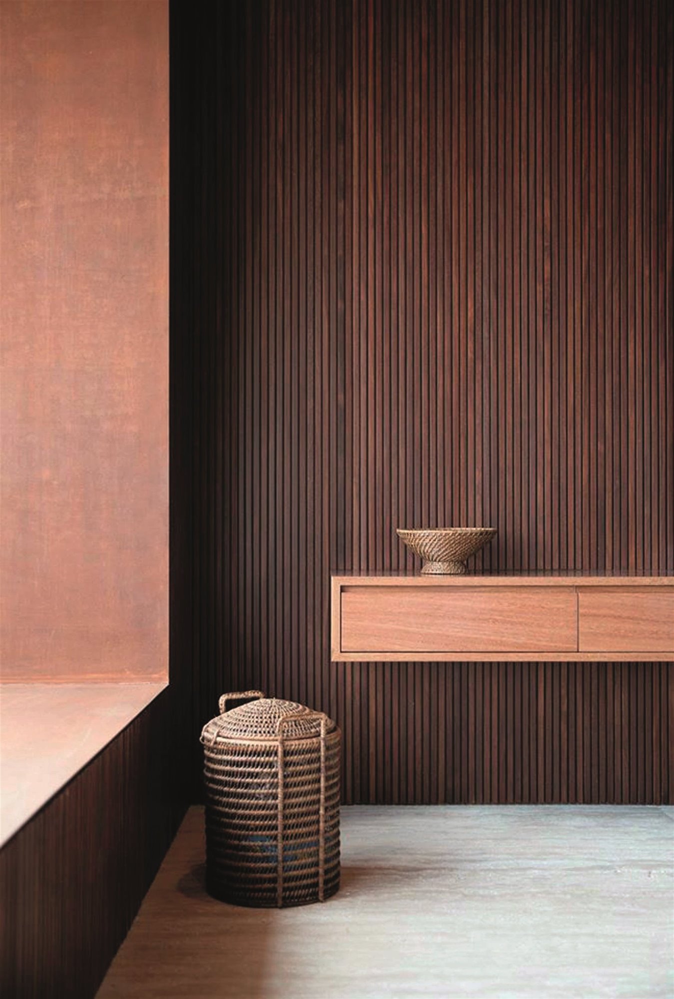 finos listones de madera con acabado wengué