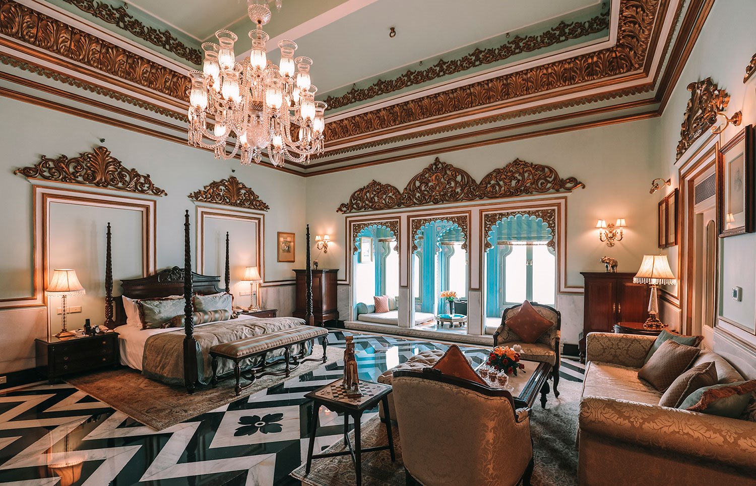 hotel taj lake