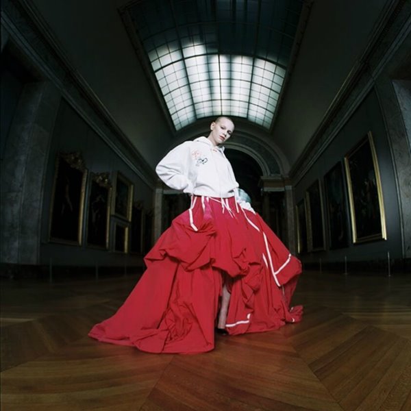 Museo del Louvre y Off-White de Virgil Abloh 