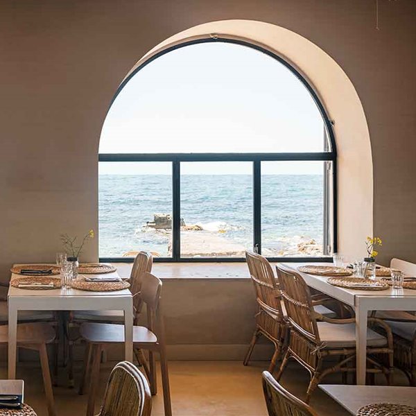 restaurante-TRAGAMAR del-estudio-Tarruella-Trench-con-vistas-al-mar-en-la-costa-brava-MeritxellArjalaguer 2392