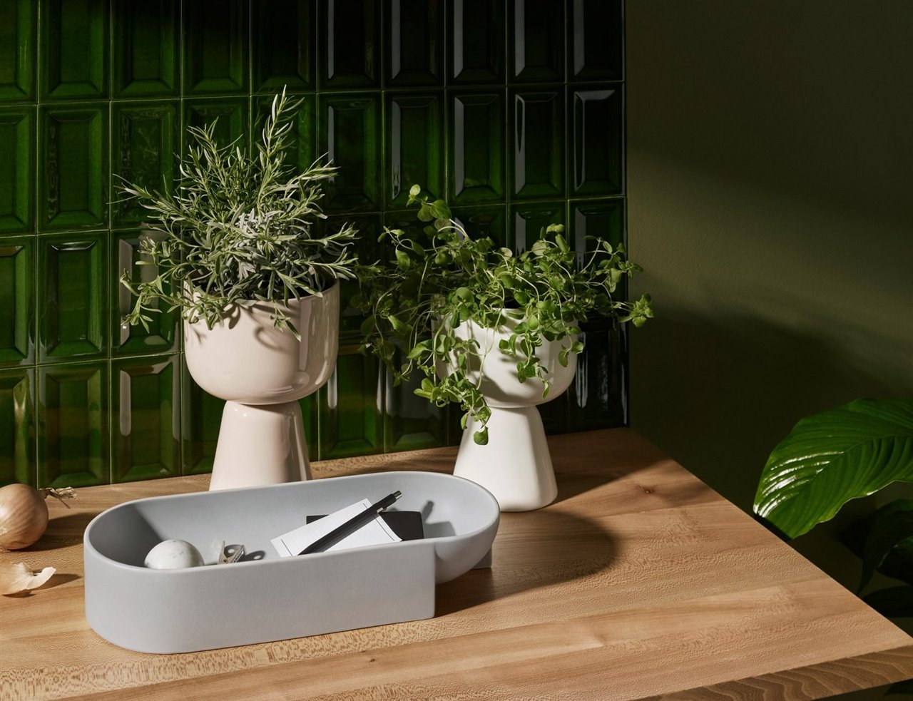 Los pequeños objetos de la colección Kuru son perfectos para mantener el orden en casa. 