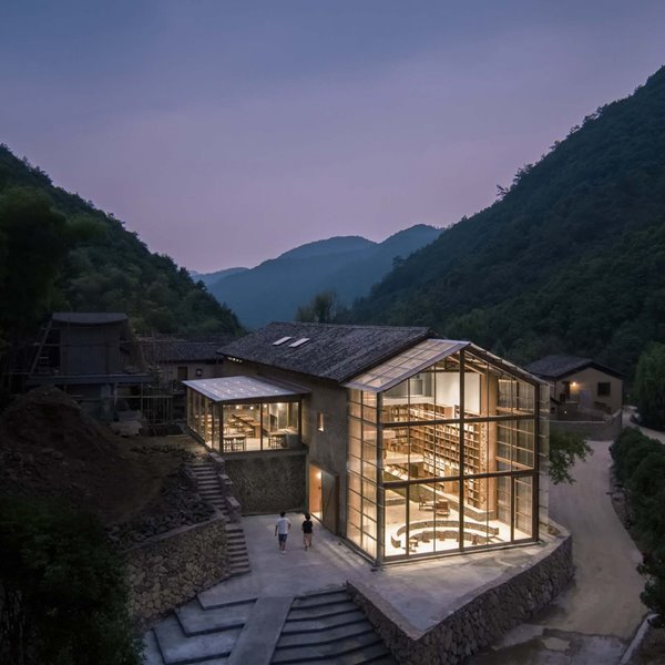 Un hotel para aislarse en medio de la naturaleza y rendirse a la lectura