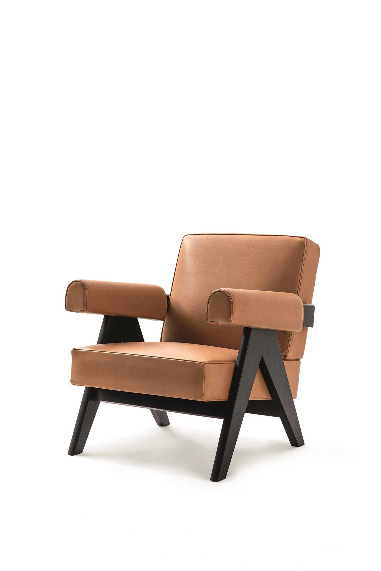 Sillón Capitol Complex del homenaje a Pierre Jeanneret de la firma Cassina.